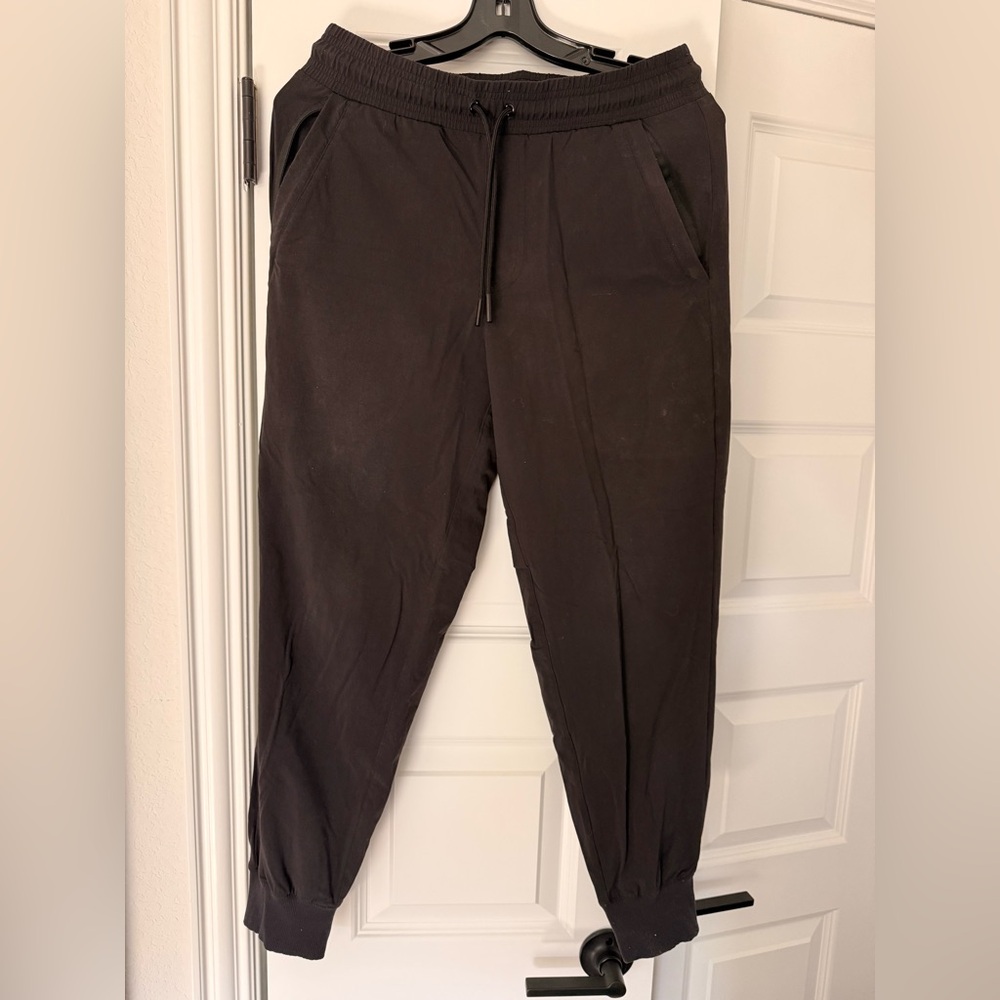 ALO Yoga Black Sweatpants - Picture 2 of 2